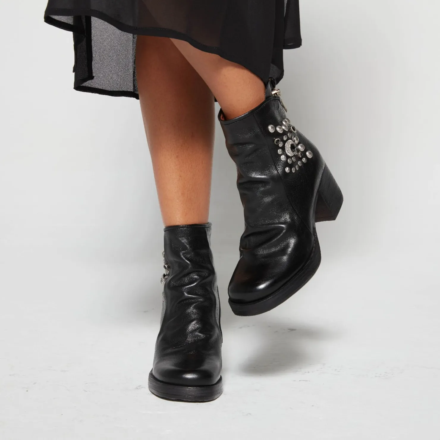 A.S.98 STIEFELETTEN PEONY